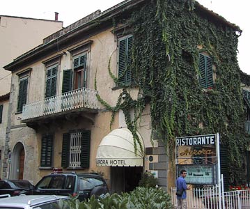 hotel aurora restaurant